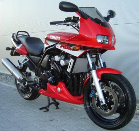 YAMAHA FZS 600 FAZER